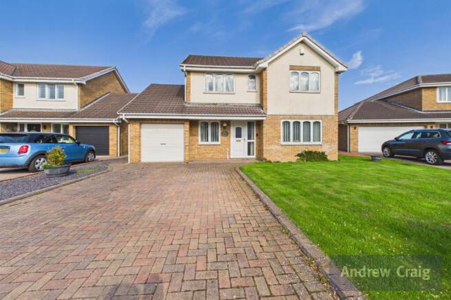 4 bed property, in Shearwater, £465,000