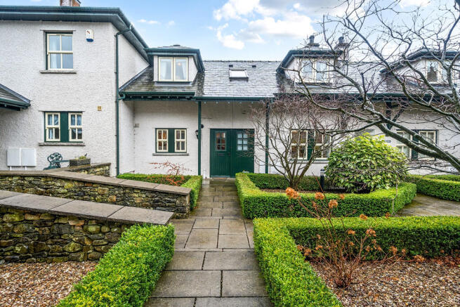 3 bed property, in 6 Yew Tree, £375,000