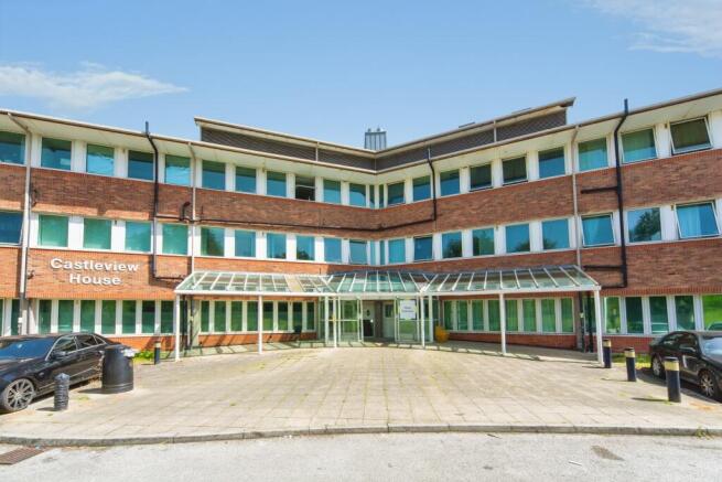 2 bed property, in East Lane, £115,000