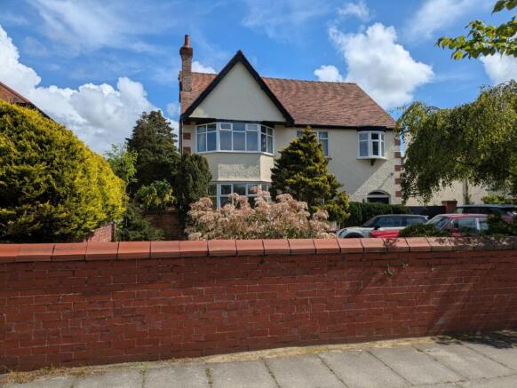 5 bed property, in Brocklebank Road, £700,000