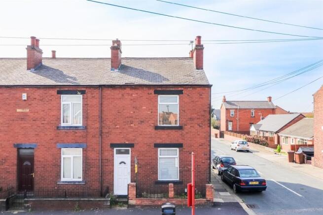 2 bed property, in Dewsbury Road, £140,000