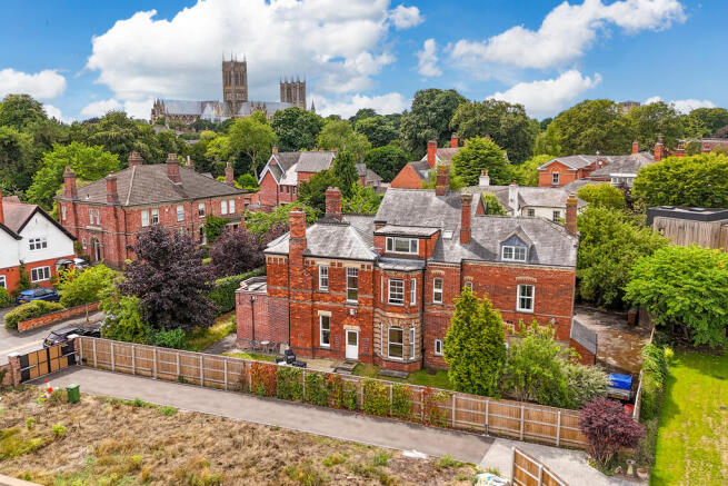 8 bed property, in The Grove, £995,000