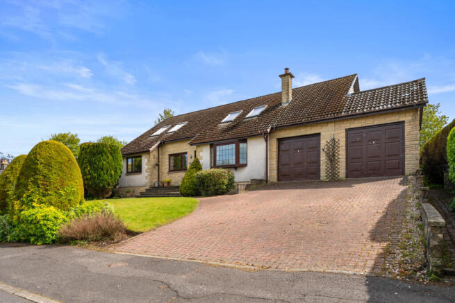 4 bed property, in Thriplee Road, £465,000