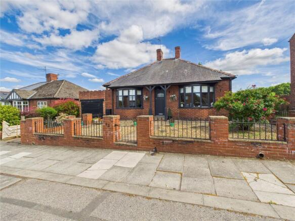 2 bed property, in Dale Road, £255,000