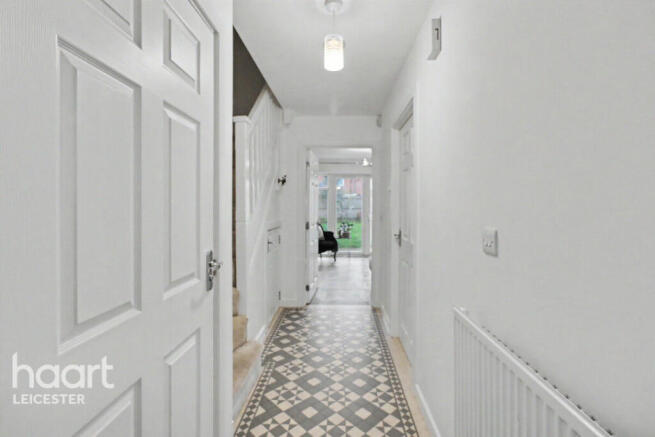 3 bed property, in Mill Hill Wood Way, £290,000