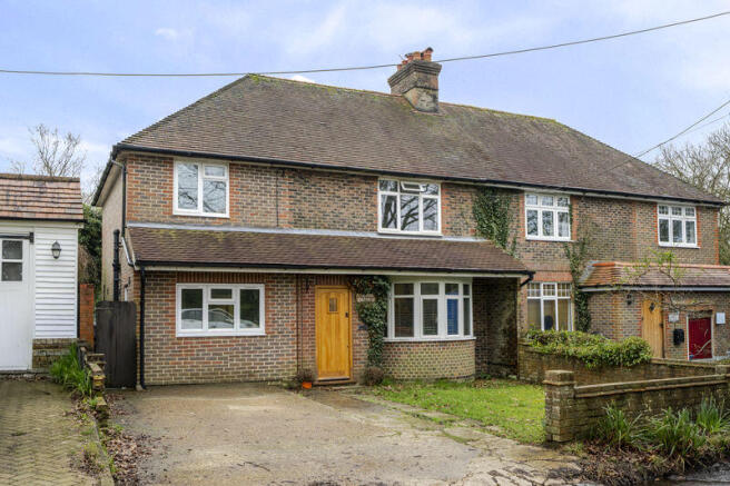 3 bed property, in New Pond Hill, £450,000