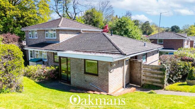 3 bed property, in Pine Grove, £400,000