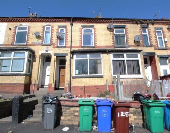 3 bed property, in Delaunays Road, £150,000