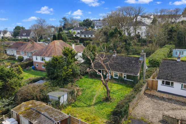 2 bed property, in Lenwood Park, £350,000