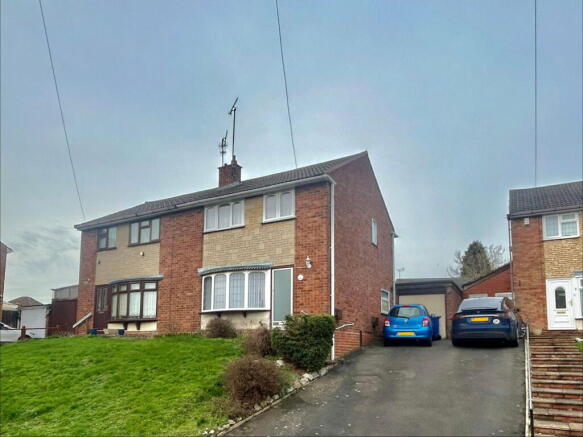 3 bed property, in Maple Drive, £229,950