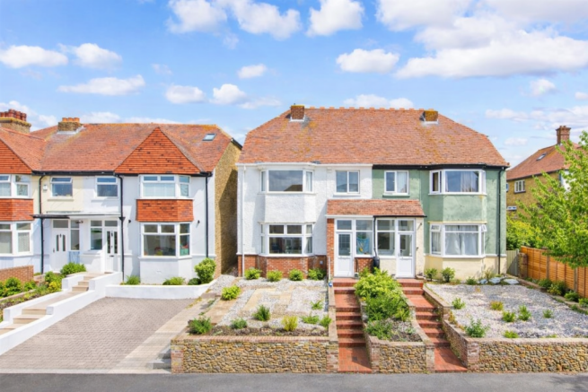3 bed property, in Wellesley Road, £365,000