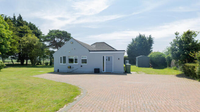 3 bed property, in The Heath, £650,000