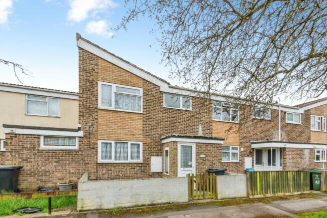 3 bed property, in Colingsmead, £180,000