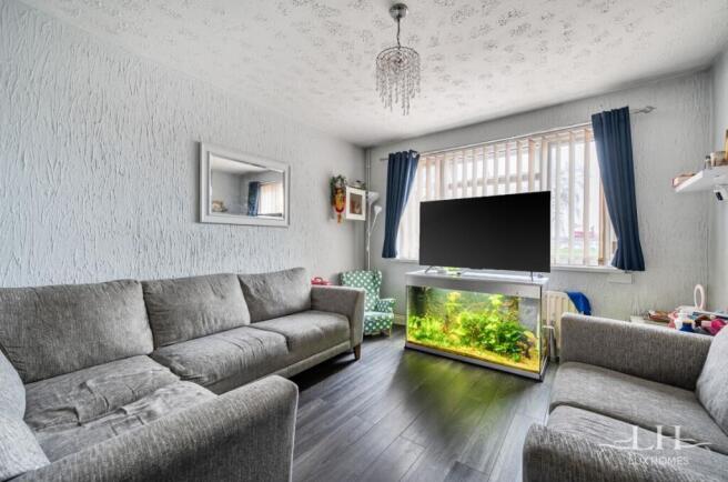 3 bed property, in Ford Lane, £425,000