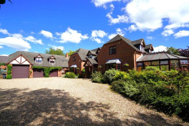 5 bed property, in Wood Lane, £1,700,000