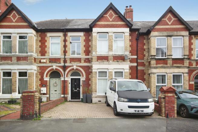 5 bed property, in Ombersley Road, £390,000