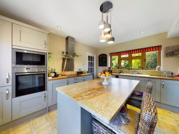 3 bed property, in Brookhurst Gardens, £850,000