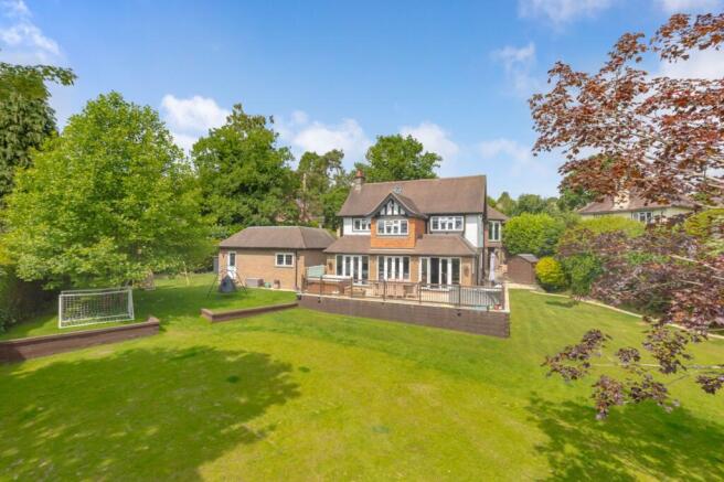 5 bed property, in Harlequin Lane, £1,150,000