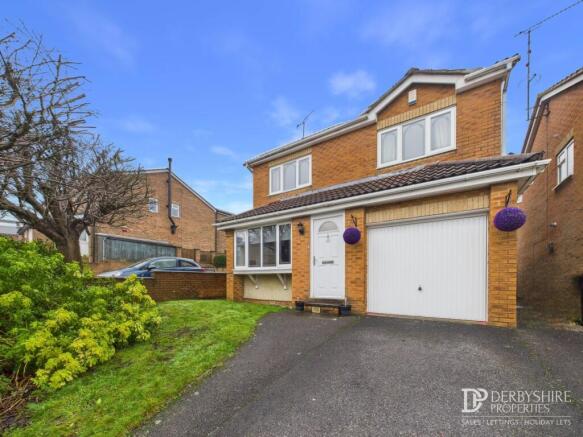 5 bed property, in Staffa Drive, £295,000