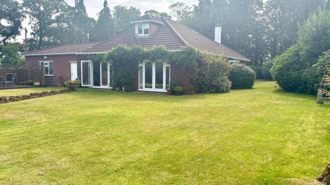 4 bed property, in Dunstan Lane, £600,000