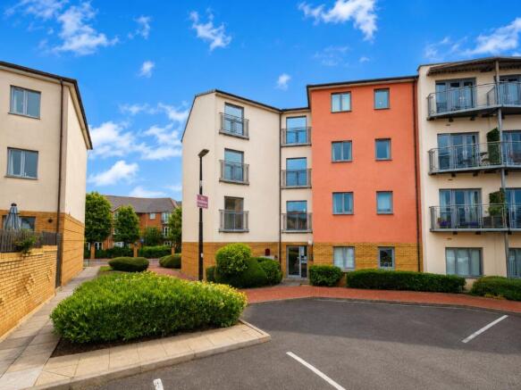 2 bed property, in Apartment 4 Ty Capstan, £99,000