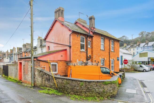 1 bed property, in Lymington Road, £80,000