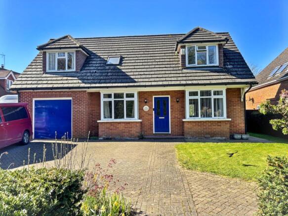 4 bed property, in Hornash Lane, £750,000