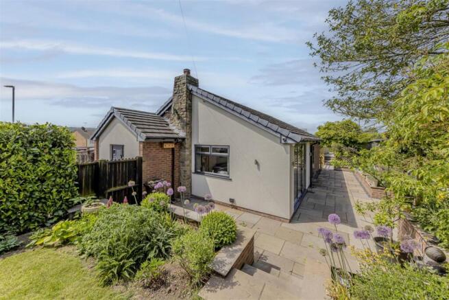 3 bed property, in Patch Meadow Road, £400,000