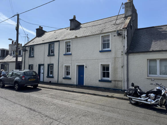 2 bed property, in Main Street, £65,000