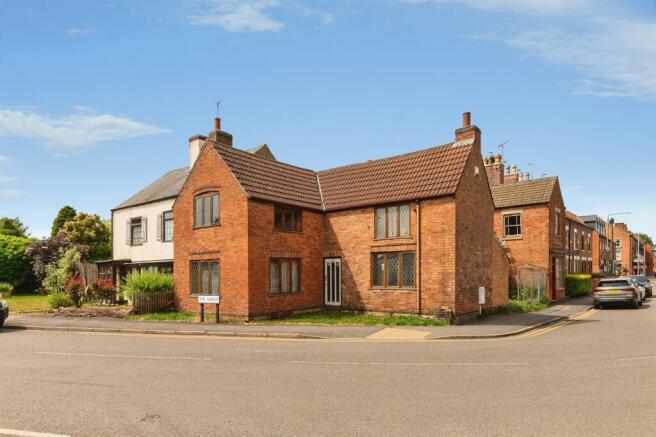 4 bed property, in The Green, £845,000