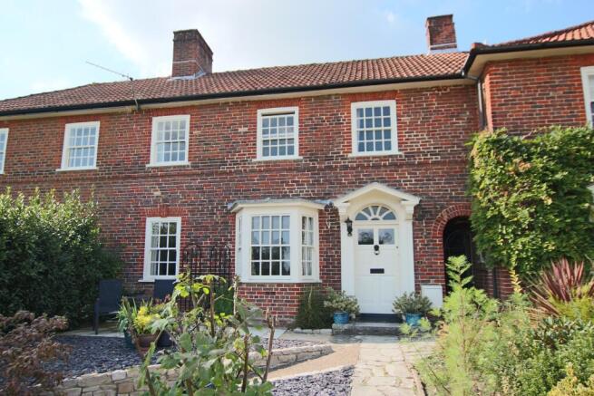 4 bed property, in Highfield, £590,000