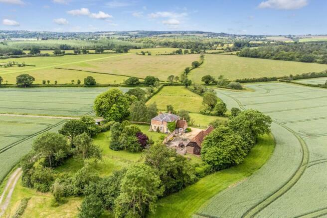 4 bed property, in Waterperry Common, £1,595,000
