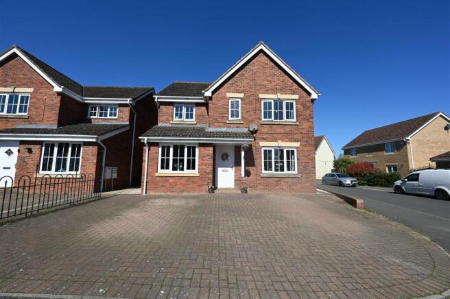 4 bed property, in Churchill Drive, £285,000