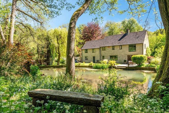 4 bed property, in Uley, £840,000