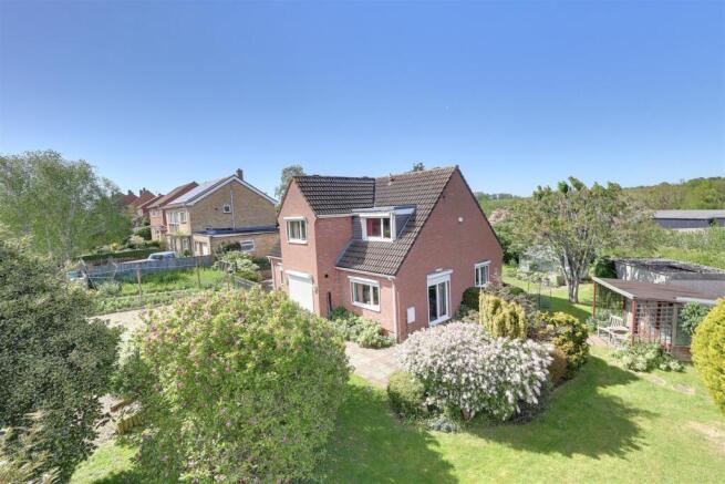 3 bed property, in Horse Fair Lane, £525,000