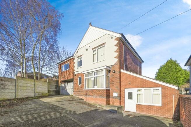 5 bed property, in Hollywell Avenue, £350,000