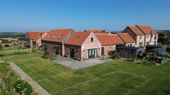 3 bed property, in Cow Close Lane, £685,000