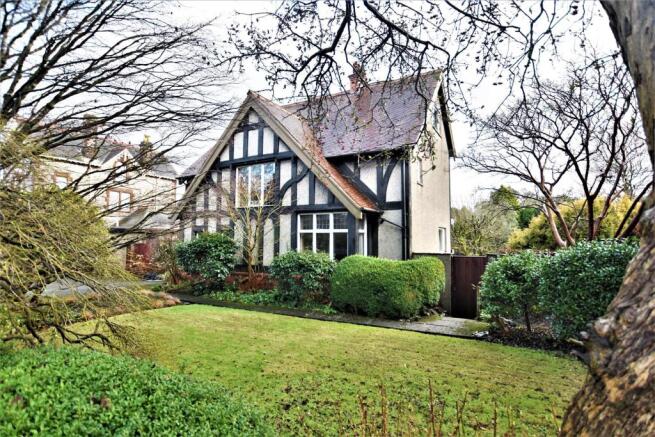 5 bed property, in The Drive, £750,000