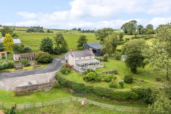 3 bed property, in Llanfair Caereinion, £670,000