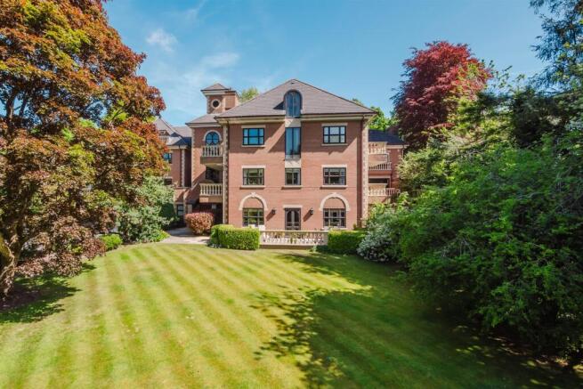 3 bed property, in Park Road, £575,000