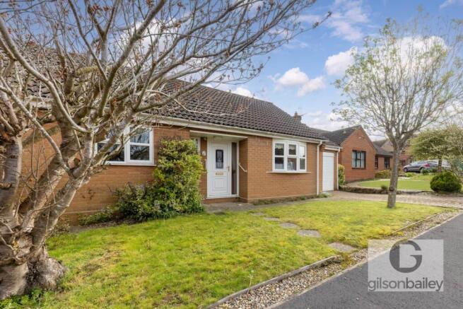 3 bed property, in Highview Close, £270,000