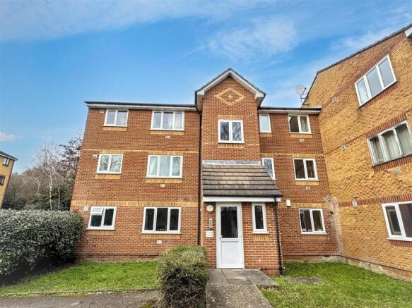 1 bed property, in Jack Clow Road, £175,000