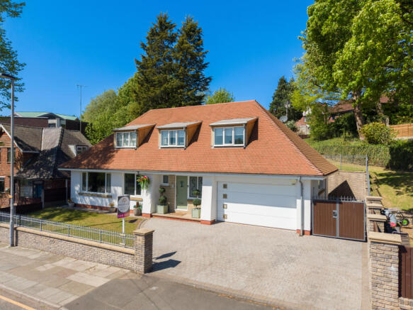 4 bed property, in Park Lane, £750,000