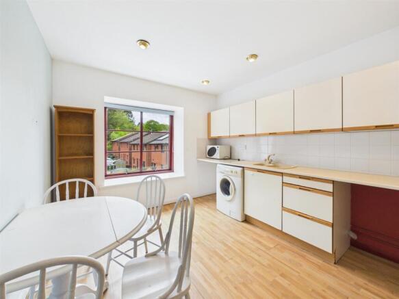 1 bed property, in Flat 2, £65,000