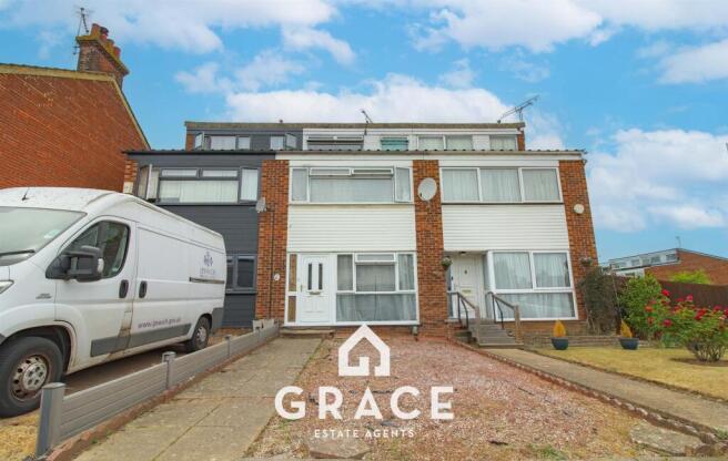 3 bed property, in Waveney Road, £200,000
