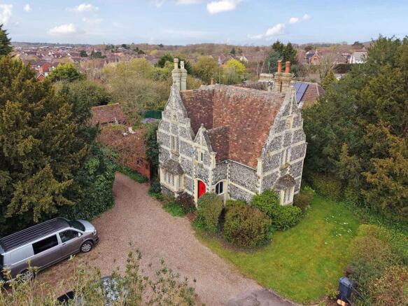 4 bed property, in Faversham Road, £800,000