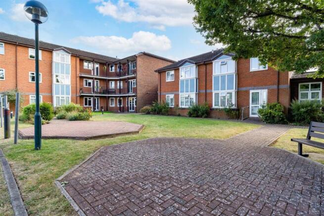1 bed property, in Furzehill Road, £150,000