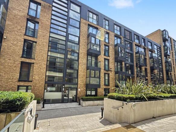 2 bed property, in Apartment 252 Southside, £97,500
