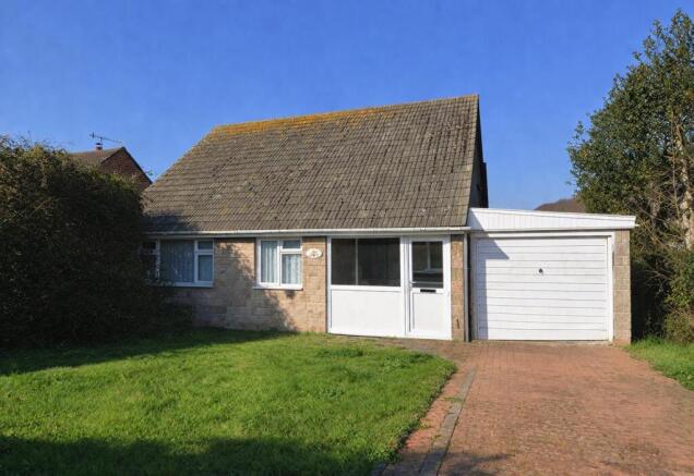 3 bed property, in MODERNISATION REQUIRED * LAKE, £280,000