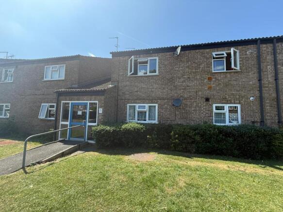 2 bed property, in Appleyard, £120,000